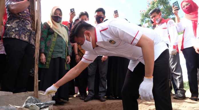 Bupati Gowa Lakukan Peletakan Batu Pertama Pembangunan PPTQ Jami'ul Qurra eletakan batu pertama