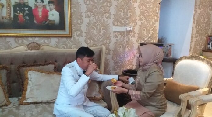 Sebelum Pelantikan, Bupati Adnan Minta Restu ke Ibunda Adnan Kio