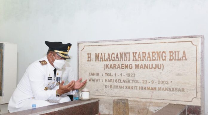 Usai Dilantik, Wabup Gowa Langsung Ziarah ke Makam Orang Tuanya di Manuju Wabup Gowa